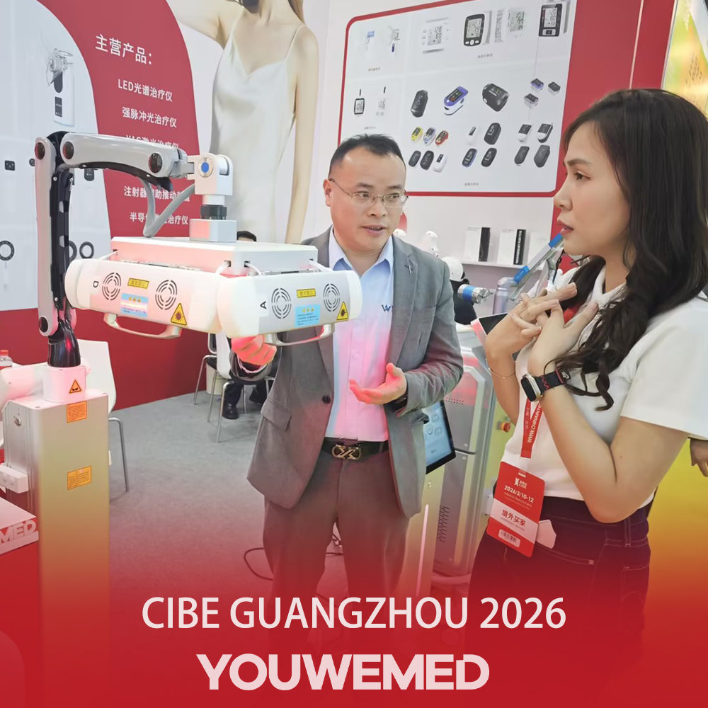 YouWeMed team demonstrating equipment to a visitor at CIBE Guangzhou 2026